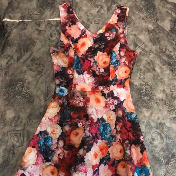 Sleeveless Floral summer dress - Picture 1 of 6